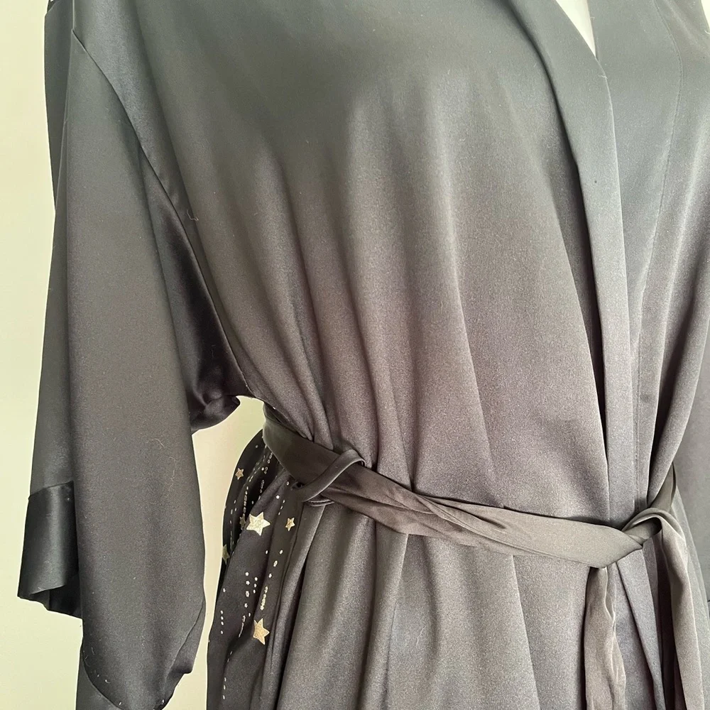 VS Robe - Picture 9 of 9